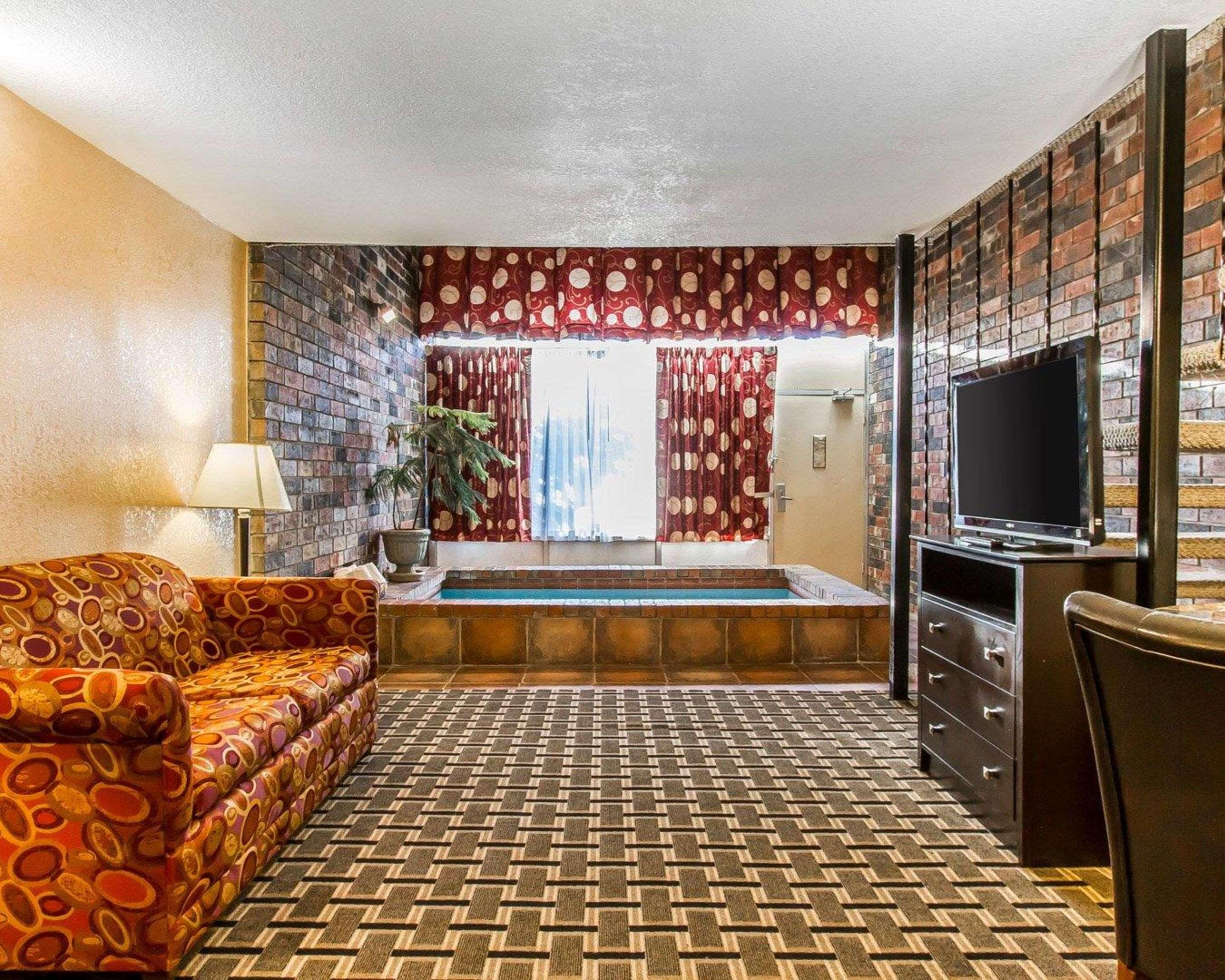 Quality Inn Ada Near University Extérieur photo