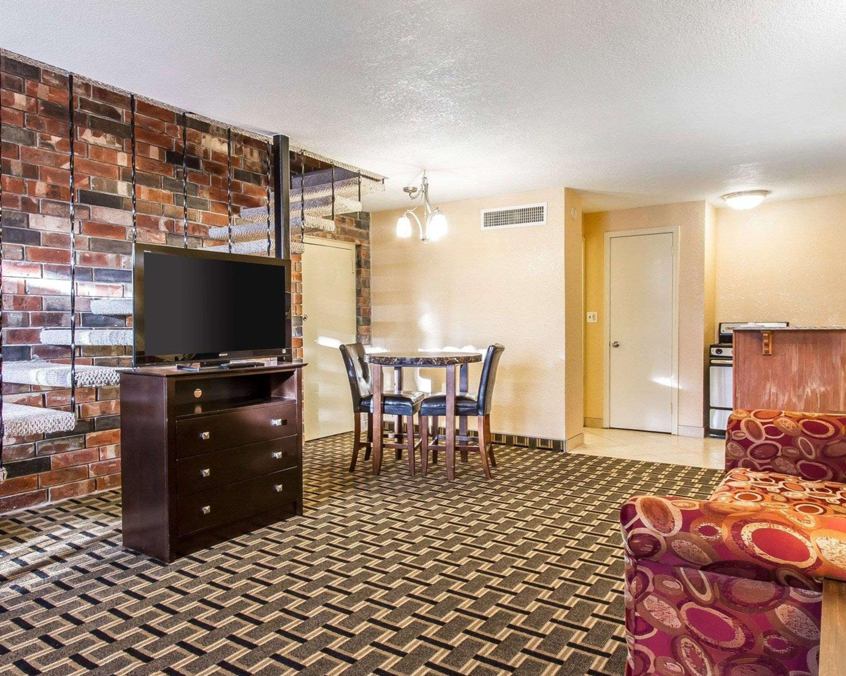 Quality Inn Ada Near University Extérieur photo